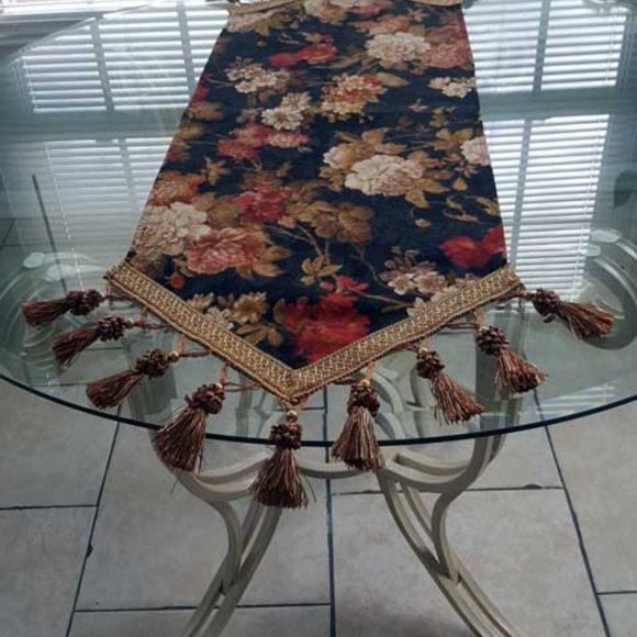 3 pcs Set - 2 Throw Pillow Covers with 1 matching Table Runner - Picture 4 of 5